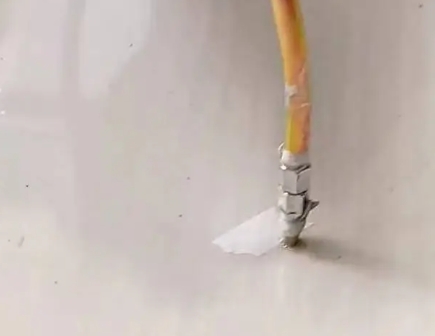 襄州瓷砖空鼓维修公司专业解答在瓷砖铺贴过程中，如果使用的砂料过粗（如全部使用了粗砂），可能会导致以下问题