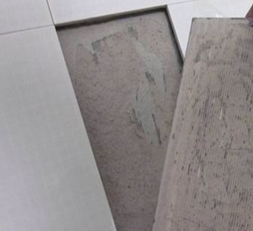襄州瓷砖空鼓维修公司分享瓷砖铺贴时如果打浆（即涂抹在瓷砖背面和基层上的砂浆或瓷砖胶）过少，会带来以下问题